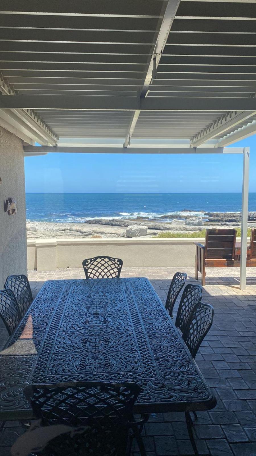 House 10-on-sea * Hermanus